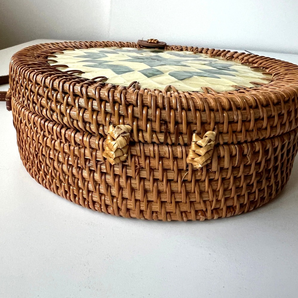 Round Rattan Crossbody Bag Capiz Shell Mosaic Boho Coastal Woven Purse - Picture 4 of 14
